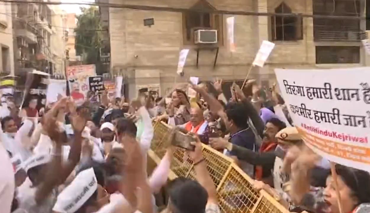 'द कश्मीर फाइल्स' फिल्म पर 'आप'-भाजपा कार्यकर्ताओं की दिल्ली में भिड़ंत, सोशल मीडिया पर वीडियो वायरल