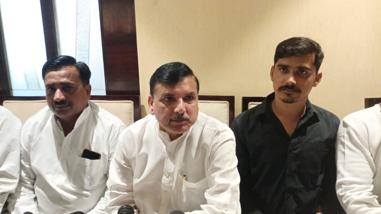 चंदौली कांड: AAP सांसद संजय सिंह ने चलाए जहर बुझे तीर, तीखे सवालों से पुलिस को घेरा, कल पूरी UP में विरोध