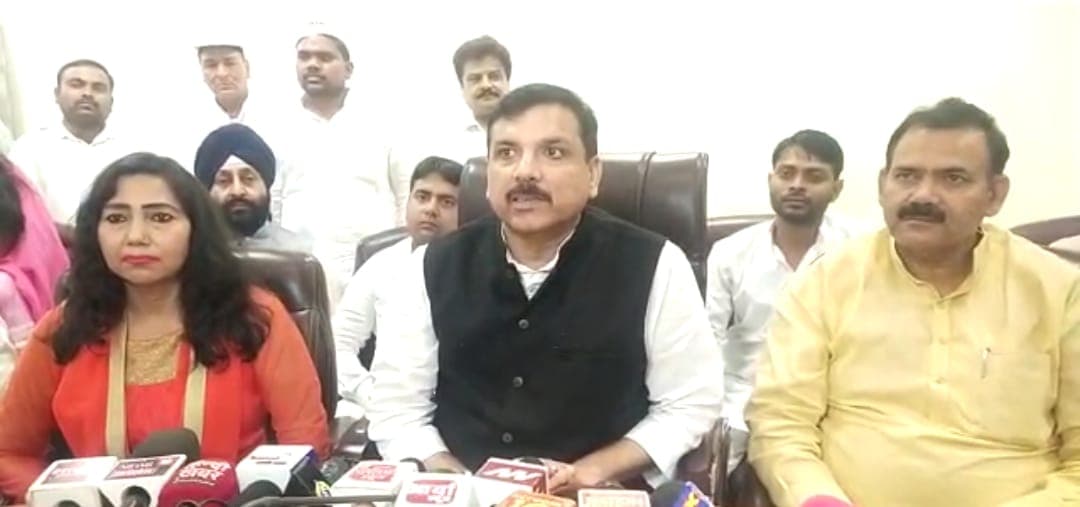 आगरा में AAP कार्यकर्ता सम्मेलन में पहुंचे यूपी प्रभारी सांसद संजय सिंह, बीजेपी सरकार पर साधा निशाना