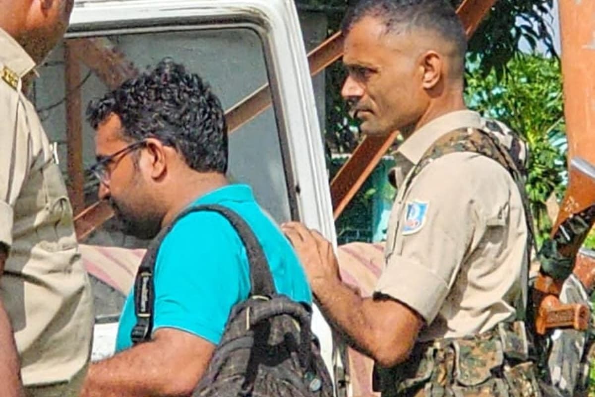 झारखंड:15 हजार रुपये रिश्वत लेते राजस्व कर्मचारी को ACB ने किया अरेस्ट, दाखिल-खारिज के एवज में मांग रहा था घूस