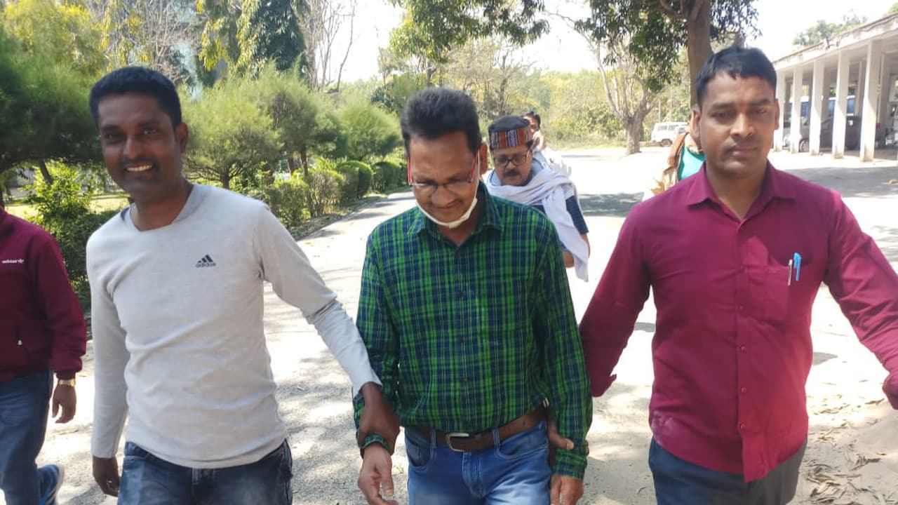 झारखंड में भ्रष्टाचार के खिलाफ कार्रवाई, एसीबी ने स्वास्थ्य निदेशालय के क्लर्क को रिश्वत लेते किया अरेस्ट