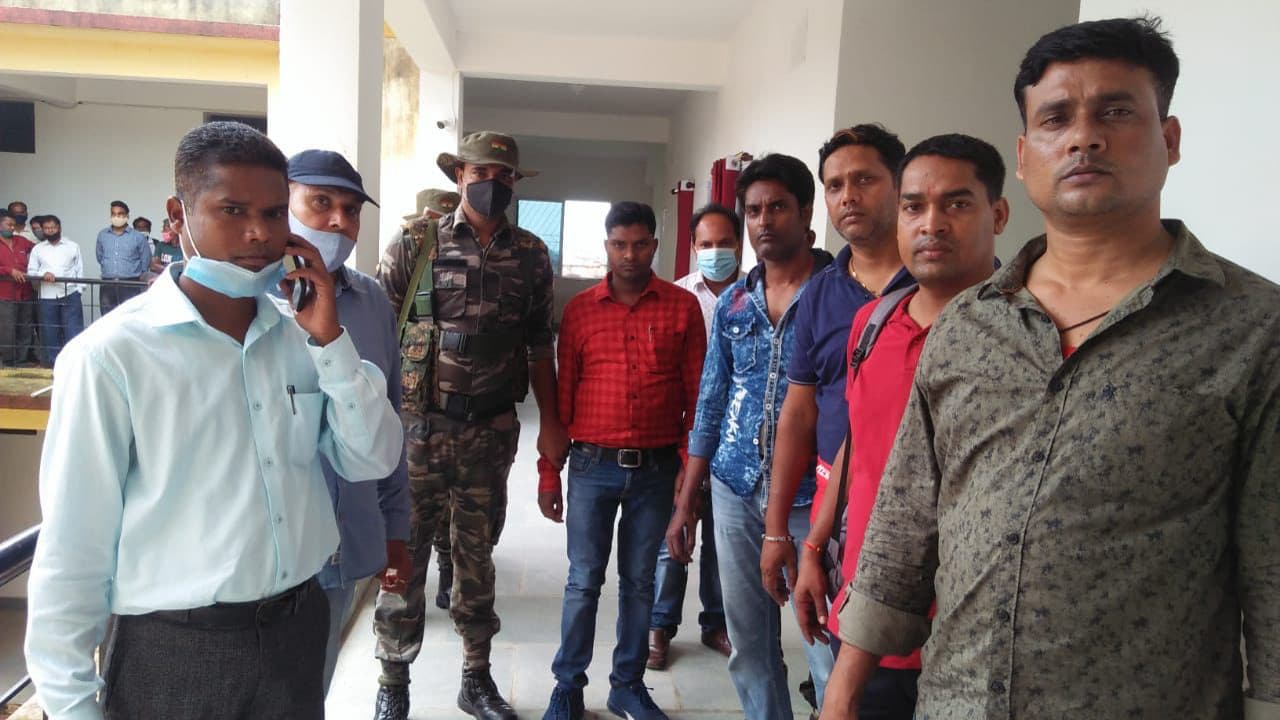 30 हजार रुपये घूस लेते मनरेगा के असिस्टेंट इंजीनियर गिरफ्तार, गुमला के भरनो में ACB ने किया अरेस्ट