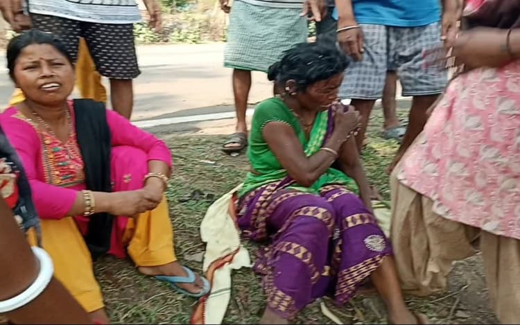 सरायकेला में ऑटो पलटने से चालक समेत 15 महिला मजदूर घायल, दो की स्थिति गंभीर