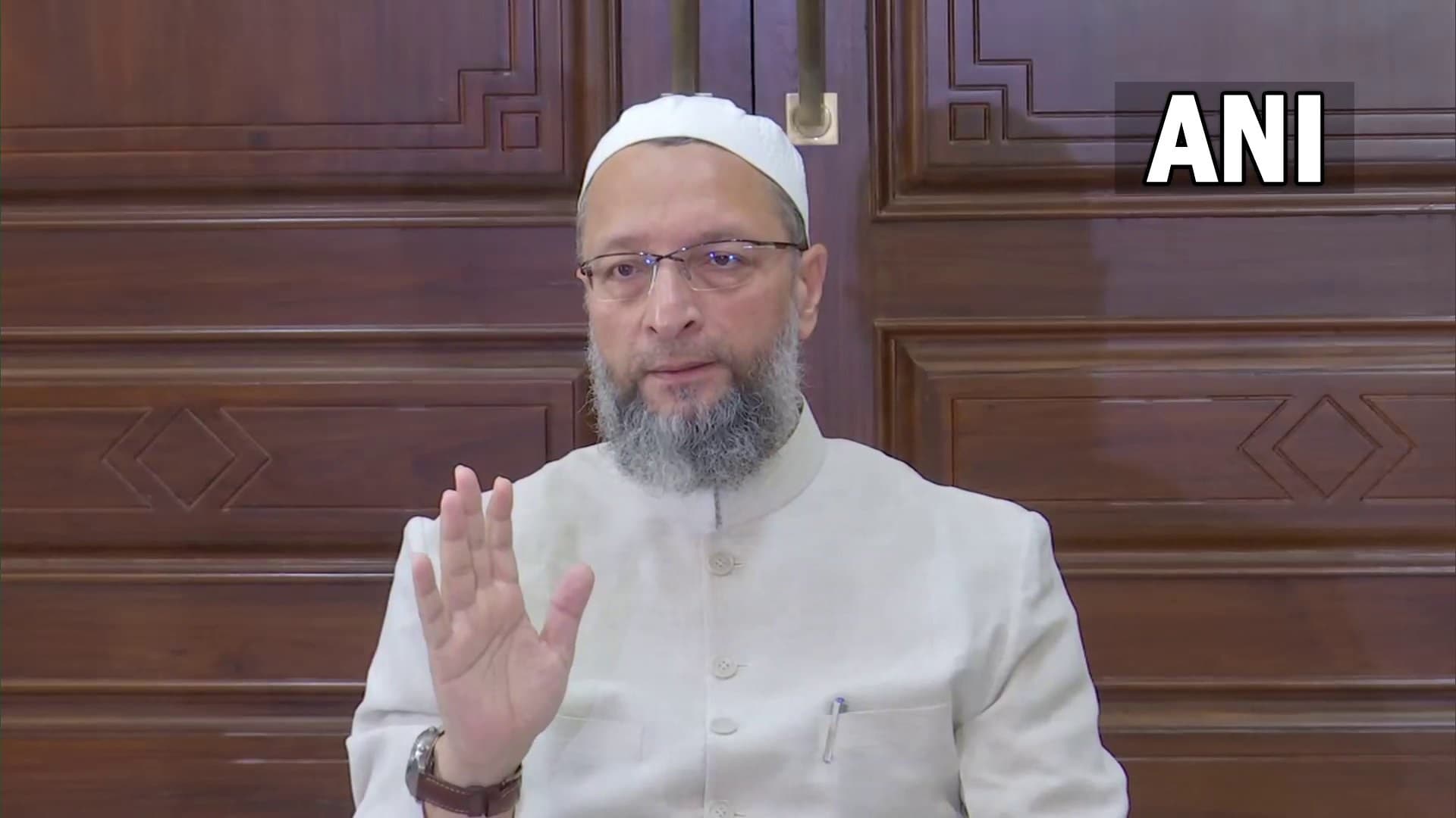 अतीक अहमद और अशरफ की हत्या पर ओवैसी ने मांगा योगी आदित्यनाथ का इस्तीफा, धार्मिक नारे पर उठाया सवाल