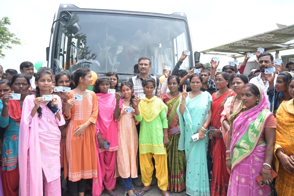 रांची: आजसू पार्टी अध्यक्ष सुदेश महतो ने दी स्टूडेंट एक्सप्रेस बस सेवा की सौगात,हर वर्ग के छात्र ले सकेंगे लाभ