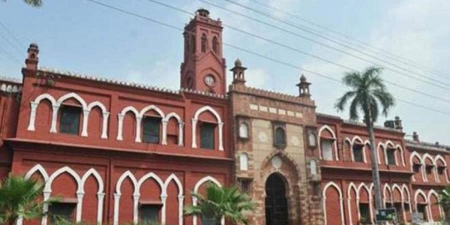 अलीगढ़: एएमयू की शोध छात्रा ने प्रोफेसर पर दर्ज कराई एफआईआर, अश्लील मांग और छेड़खानी का आरोप, जांच शुरू