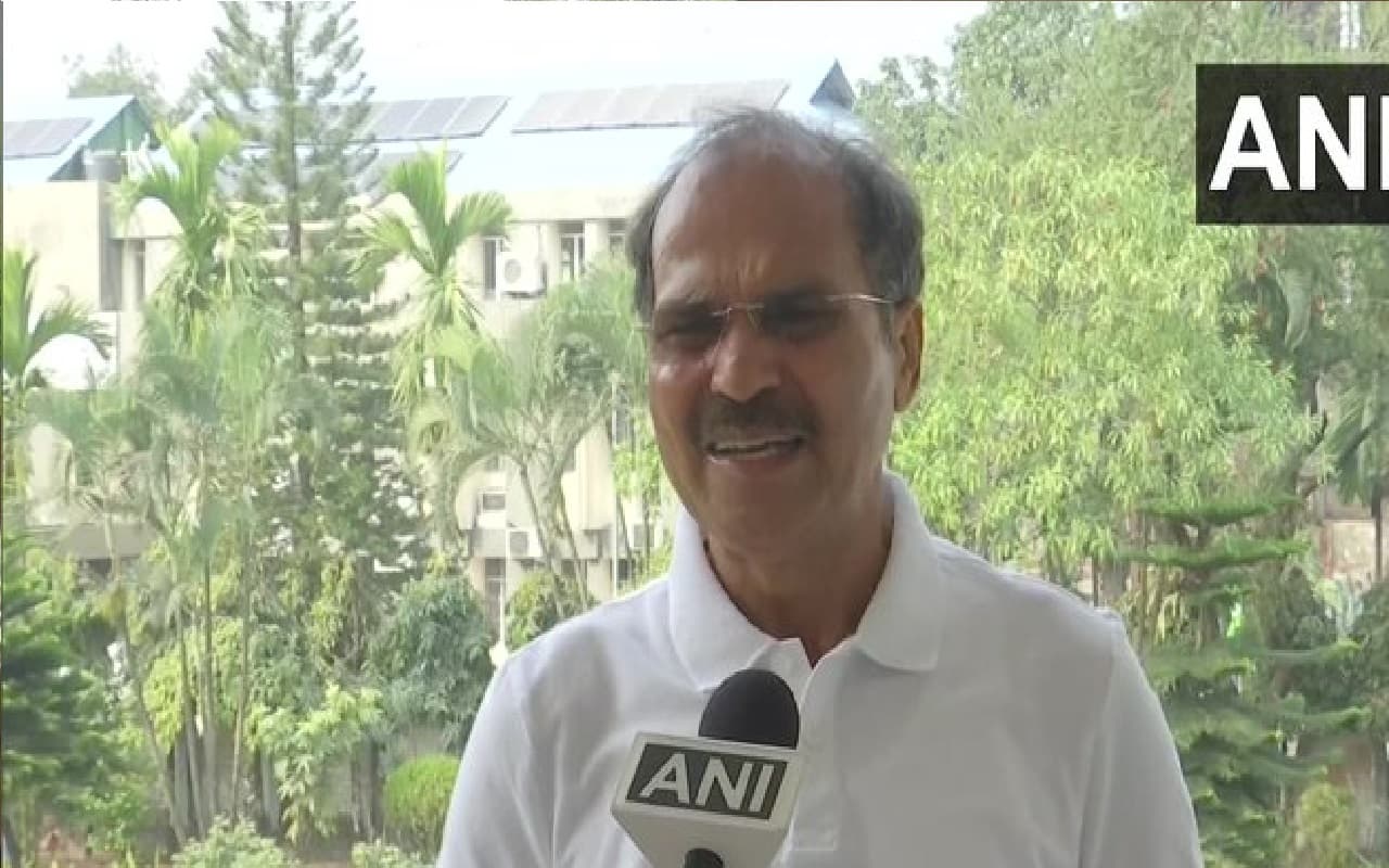 सांसदों को दी गई संविधान की प्रति में धर्मनिरपेक्ष- समाजवादी शब्द गायब होना,बीजेपी की चालाकी : अधीर रंजन चौधरी