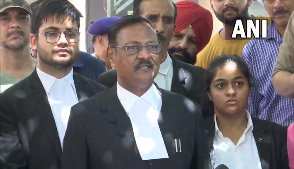 तेजिंदर बग्गा गिरफ्तारी मामला : हाईकोर्ट में मंगलवार तक टली सुनवाई, केजरीवाल के घर पर भाजपा का प्रदर्शन