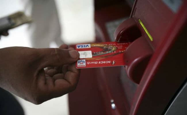 ATM में डेबिट कार्ड क्लोनिंग करने वाले जालसाजों से रहें सावधान, ठगी से बचना है तो उठाएं ये कदम...