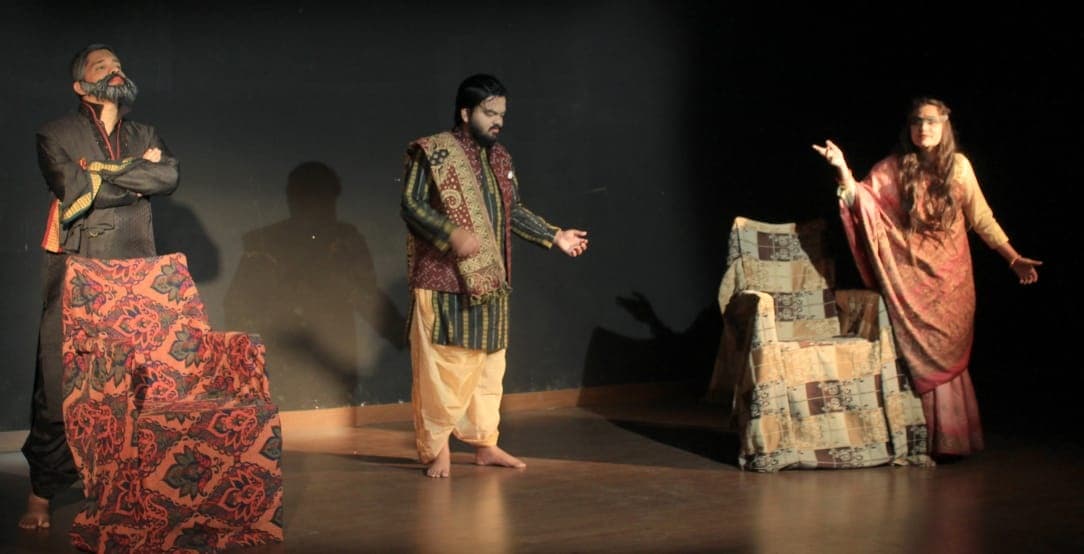 Allahabad University: इविवि में महाभारत पर नाट्य का आयोजन, बड़ी संख्या में उपस्थित रहे छात्र