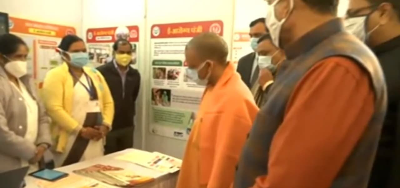 Lucknow News: अब हाईटेक हुईं UP की आशा बहुएं, CM योगी ने 500 रुपए मानदेय बढ़ाने के दिए निर्देश