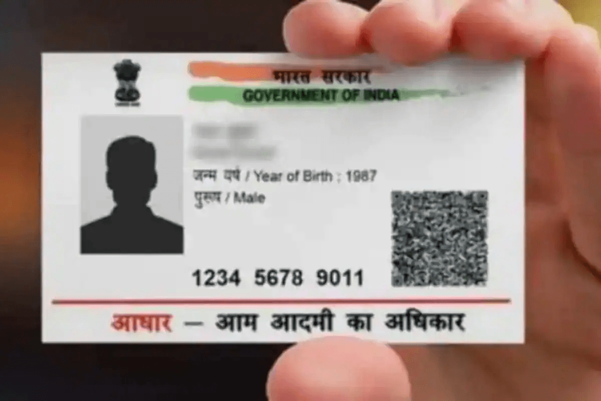 Aadhaar Update: 10 साल पुराना आधार कार्ड हो जाएगा बंद? यहां जानें पूरी बात
