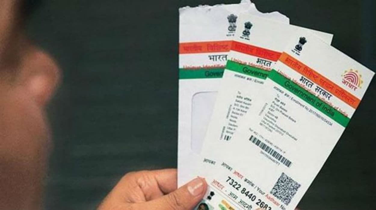 अगर आपको Aadhaar Card में बदलना है अपना पता, तो घर बैठे ही कर सकते हैं ये काम