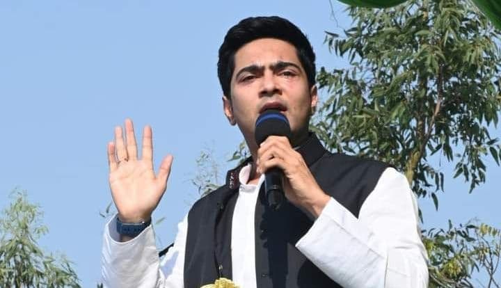 Bengal Chunav 2021 : अब अभिषेक बनर्जी ने खोला दिनेश त्रिवेदी के खिलाफ मोर्चा, कहा- यहां घुटन होती थी, वहां ICU में चले जायेंगे