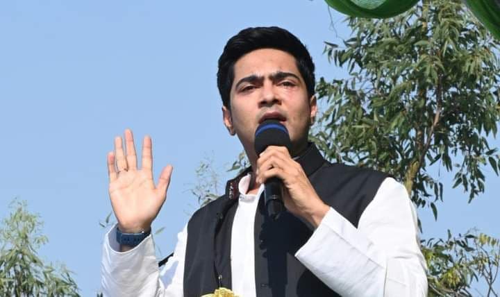 Bengal Chunav 2021: हिंदू-मुस्लिम के बाद हिंदी-बांग्ला में भिड़े नेताजी,अब अभिषेक ने पीएम मोदी को दे डाला चैलेंज