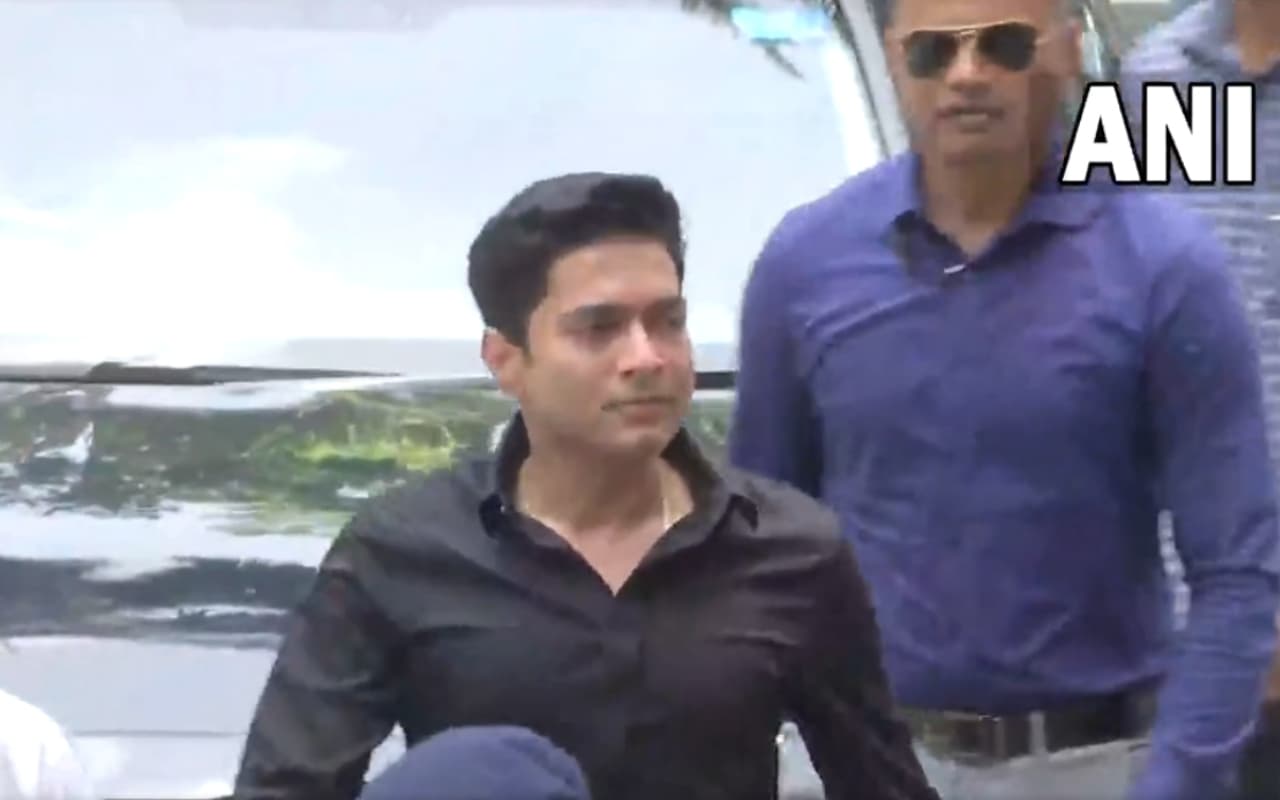 अभिषेक बनर्जी पहुंचे कोलकाता सीबीआई कार्यालय, कुंतल घोष पत्र मामले में होगी पूछताछ