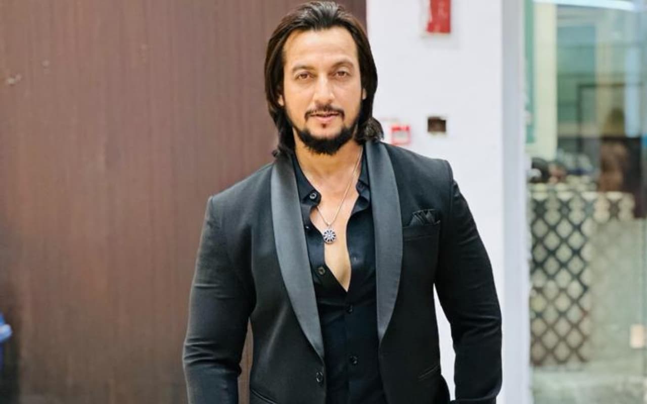 Exclusive Photos: झारखंड के पठान बड़े पर्दे पर, वर्ल्ड वाइड रिलीज हुई फिल्म एनआरआई वाइव्स