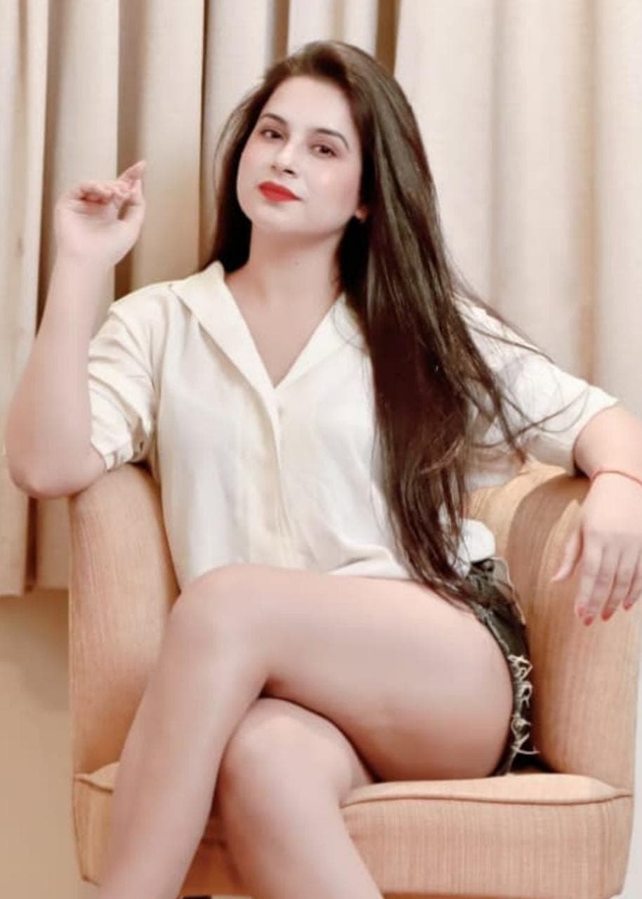 कांग्रेस की यूपी चुनाव प्रभारी प्रियंका गांधी को चुनौती देने के लिए राजनीतिक दंगल में उतर सकती हैं ये एक्ट्रेस