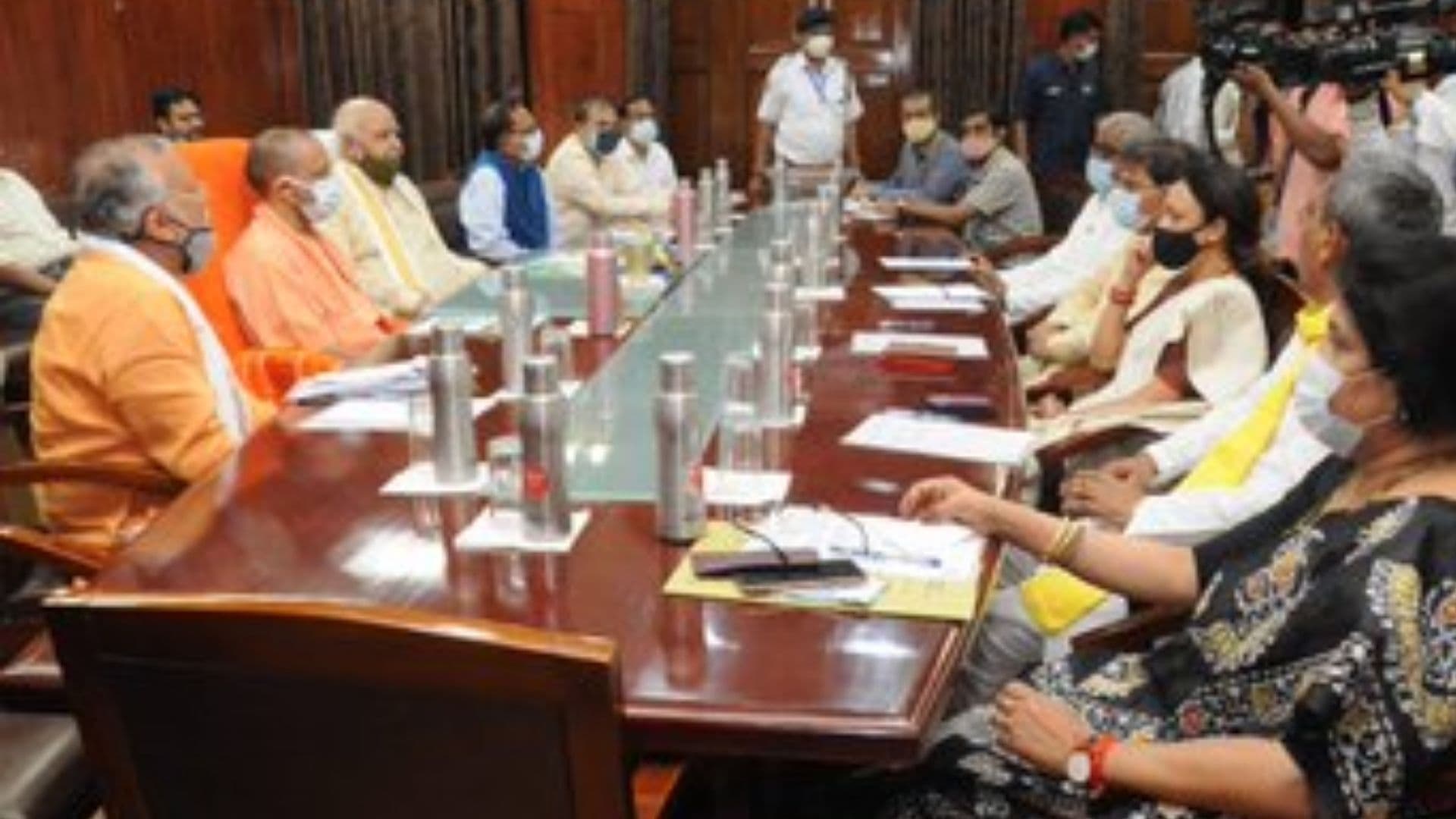 UP News: यूपी विधानमंडल सत्र कल से होगा शुरू, सर्वदलीय बैठक में CM योगी समेत विपक्षी दलों के नेता हुए शामिल