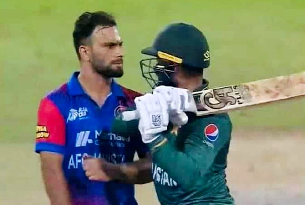 PAK v AFG: मैदान पर झगड़ने के कारण आईसीसी ने आसिफ अली और फरीद अहमद पर लगाया जुर्माना