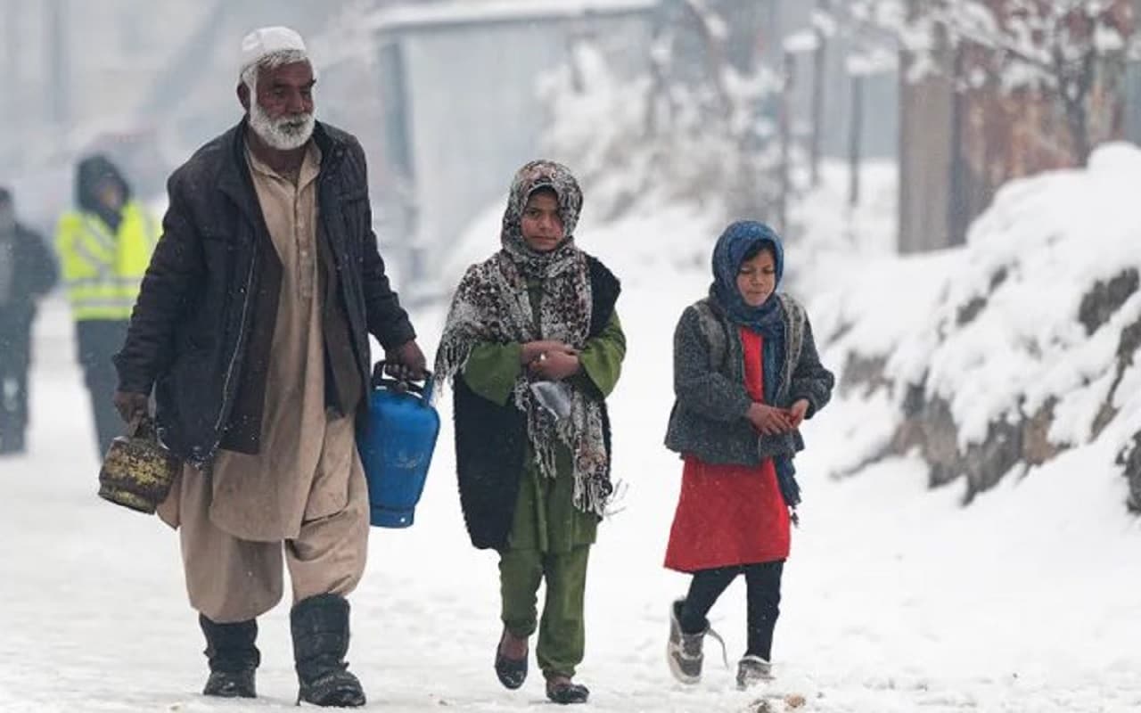 Afghanistan Cold Wave: अफगानिस्तान में ठंड से 70 लोगों की मौत, -33 डिग्री पहुंचा तापमान
