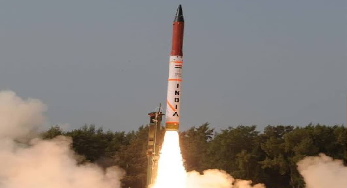 Agni-4 Missile: भारत के इस मिसाइल की ताकत देख चीन और पाकिस्तान के उड़े होश, जानिए खूबियां Agni-4 Missile: भारत के इस मिसाइल की ताकत देख चीन और पाकिस्तान के उड़े होश, जानिए खूबियां