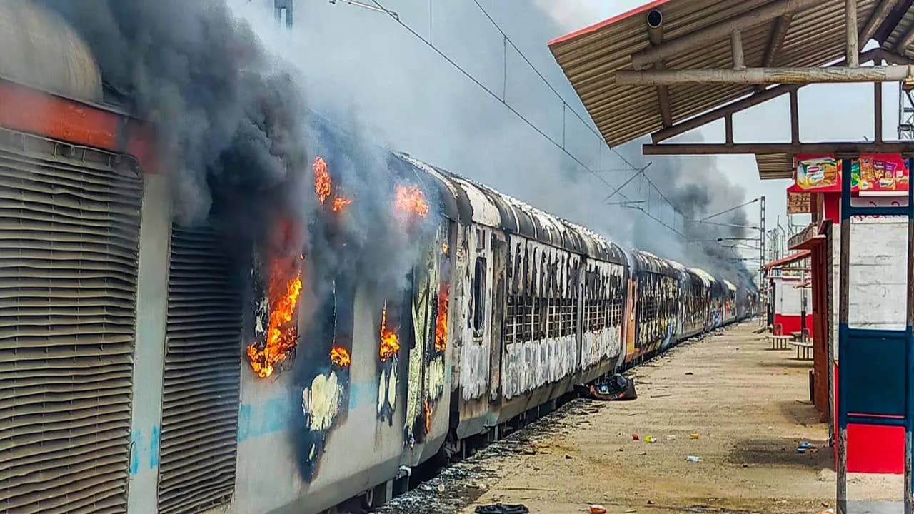 Train Cancelled: अग्निपथ योजना के विरोध प्रदर्शन से 16 ट्रेन निरस्त, मुरादाबाद मंडल ने जारी की सूची