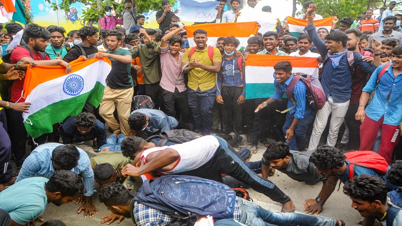 Agneepath Scheme Protest Updates: सिकंदराबाद रेलवे स्टेशन पर आगजनी और हिंसा के सिलसिले में 46 गिरफ्तार