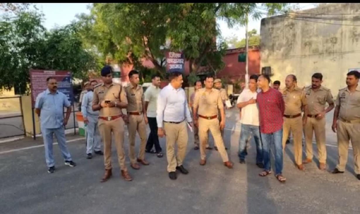 आगरा जेल का एसपी और सिटी मजिस्ट्रेट ने किया औचक निरीक्षण, व्यवस्थाएं दुरुस्त करने के दिए निर्देश