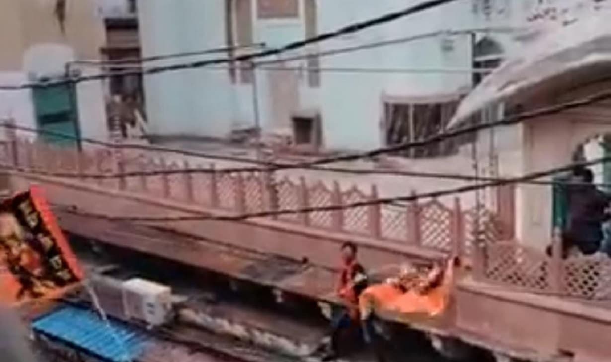 आगरा: मैरिज एनिवर्सरी फंक्शन को पुलिस ने बना दिया ड्रग्स पार्टी, कोर्ट ने निर्दोष को किया रिहा