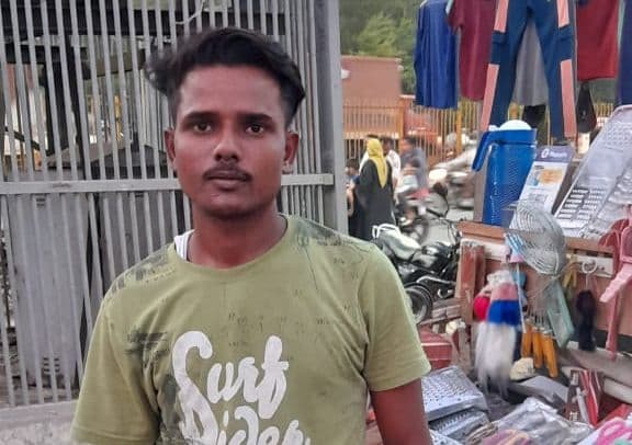 आगरा के हिम्मत की दरियादिली को सलाम, ट्रेन में बैठे 500 प्यासे यात्रियों को अपने रुपये से पिलाया पानी