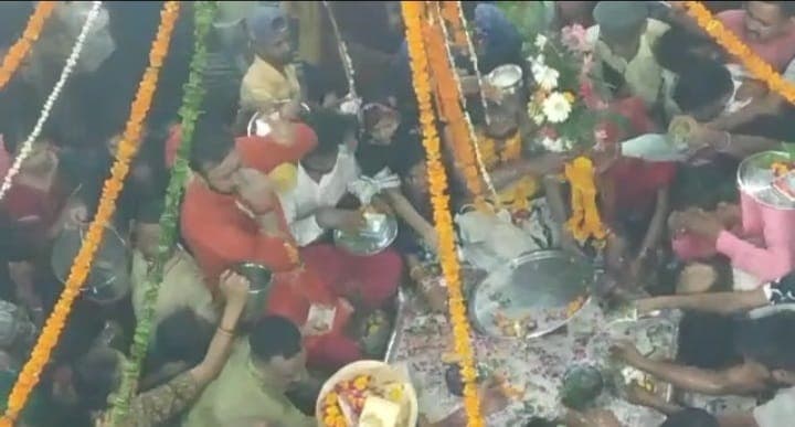 Agra News: कैलाश मंदिर पर मेले के लिए जिले में रहा अवकाश, रोचक है अवकाश और मंदिर का इतिहास