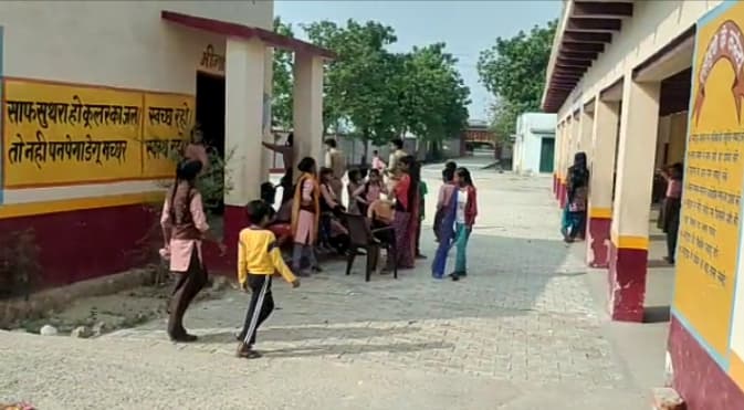 Agra News: कंपोजिट स्कूल में 12वीं बार फिर से हुई चोरी, स्कूल में लगातार चोरी पुलिस के लिए बनी शर्मिंदगी