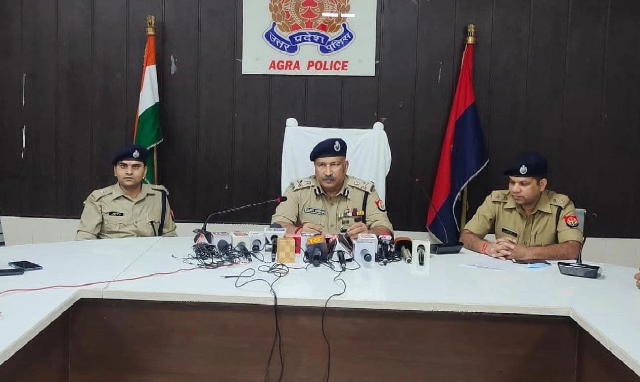 Agra News: कारगिल शहीद के घर में हुई लूट का पुलिस ने 24 घंटे में किया खुलासा, कर्ज उतारने के लिए की लूट