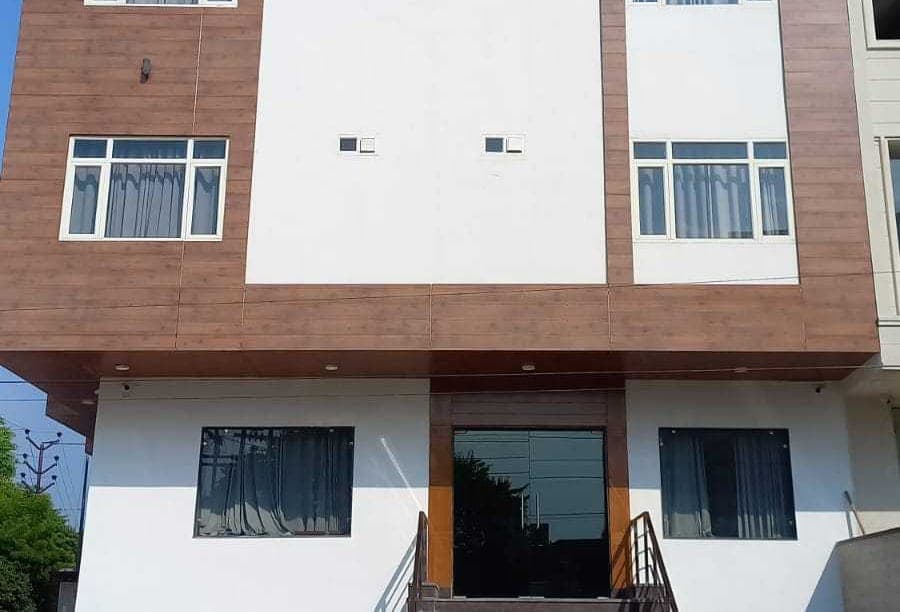 Agra News: फर्जी आधार कार्ड के साथ होटल में मिली उज्बेकिस्तान की 2 युवतियां, पुलिस जांच में जुटी