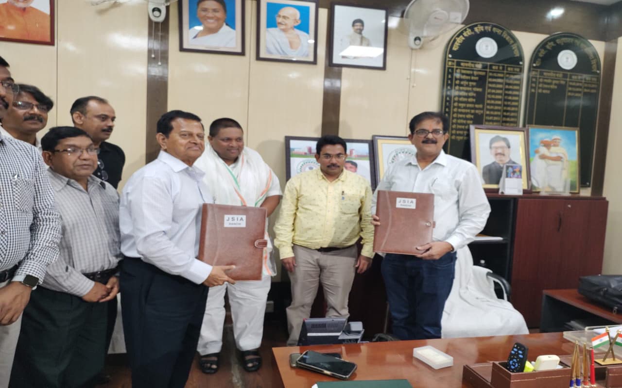 झारखंड में जल्द शुरू होगी मोबाइल वेटनरी, प्रखंड स्तर पर पशु चिकित्सा के लिए 236 एंबुलेंस की मिलेगी सुविधा