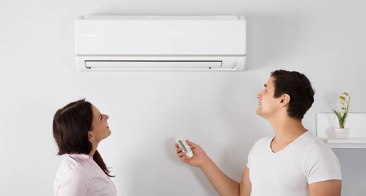 Health Tips : एसी वाले कमरे में सोने से हो सकती हैं स्वास्थ्य से जुड़ी ये परेशानियां