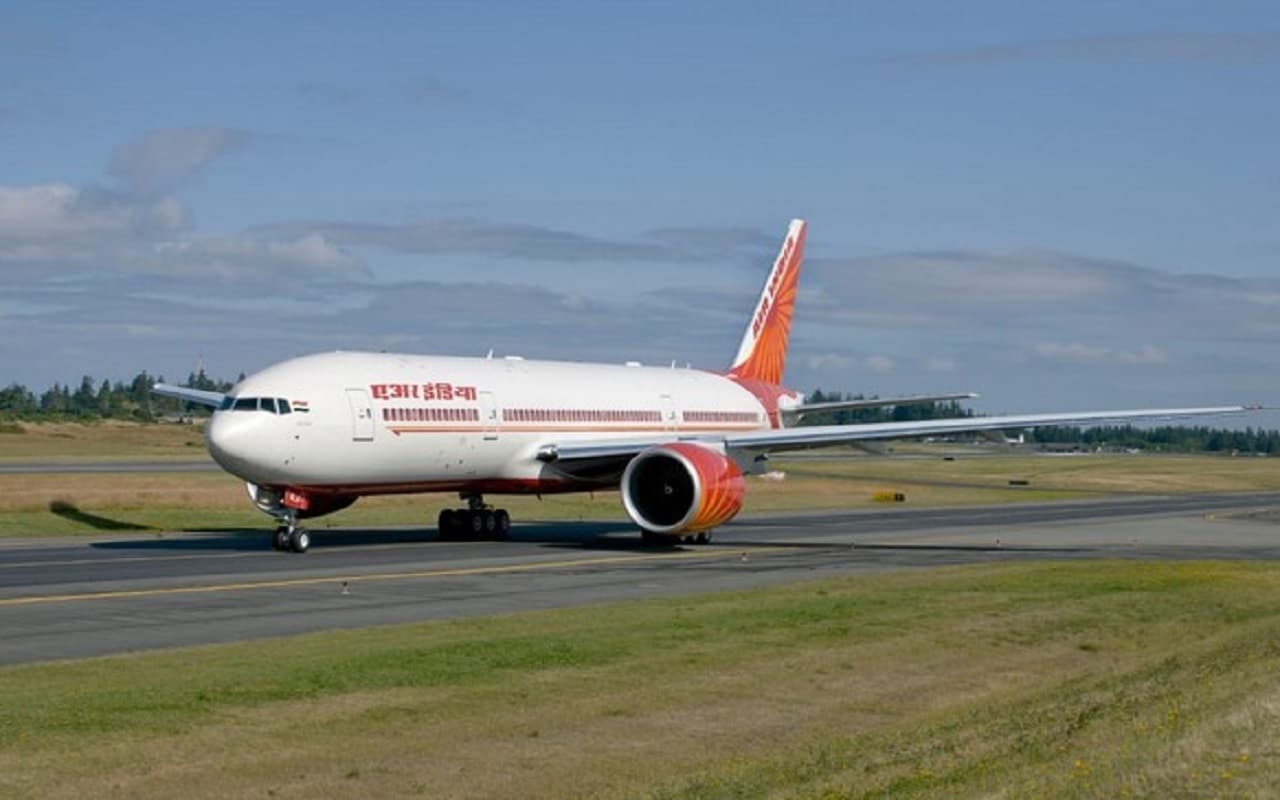 Air India पर एक्शन के मूड में DGCA, पेशाब कांड पर एयर इंडिया को जारी किया कारण बताओ नोटिस