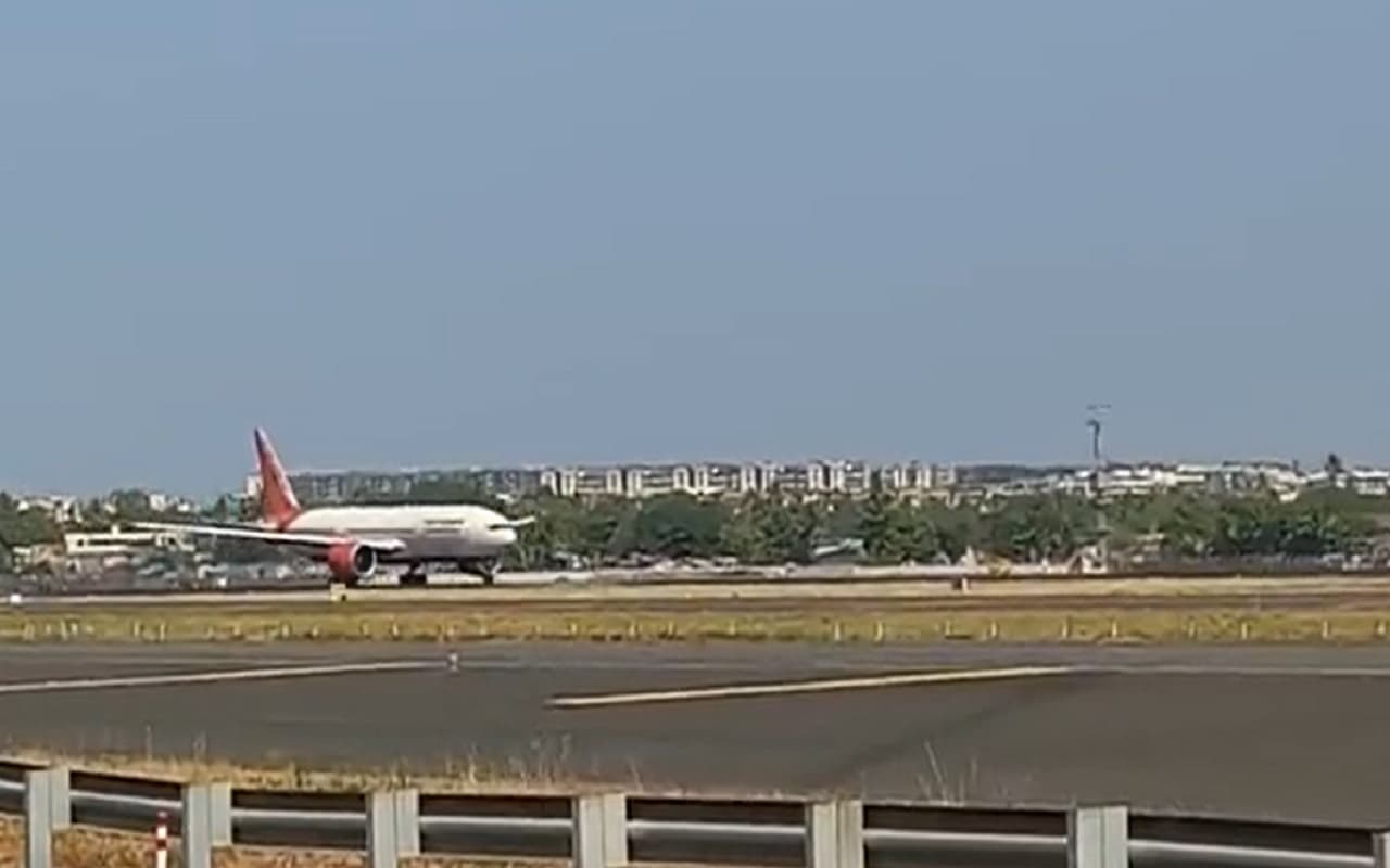 रूस में फंसे 216 यात्रियों को निकालने के लिए एयर इंडिया का विमान रवाना, साथ में भेजी गयी रसद