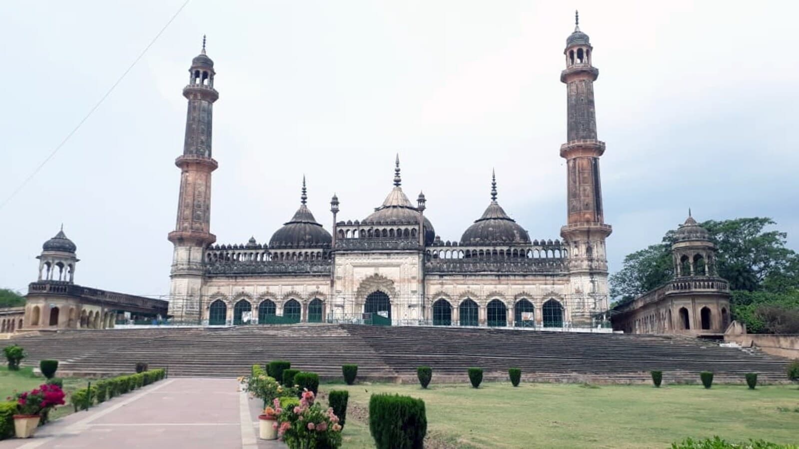UP: ईद उल अजहा का पर्व आज, 2213 स्थान संवेदनशील घोषित, सुरक्षा के सख्त इंतजाम, नमाज के बाद दी जाएगी कुर्बानी