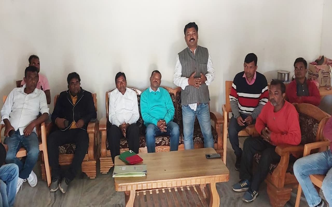 खरसावां में AJSU की बैठक में बूथ स्तर पर पार्टी  को मजबूत करने पर जोर, शहीद दिवस की तैयारियों पर भी मंथन