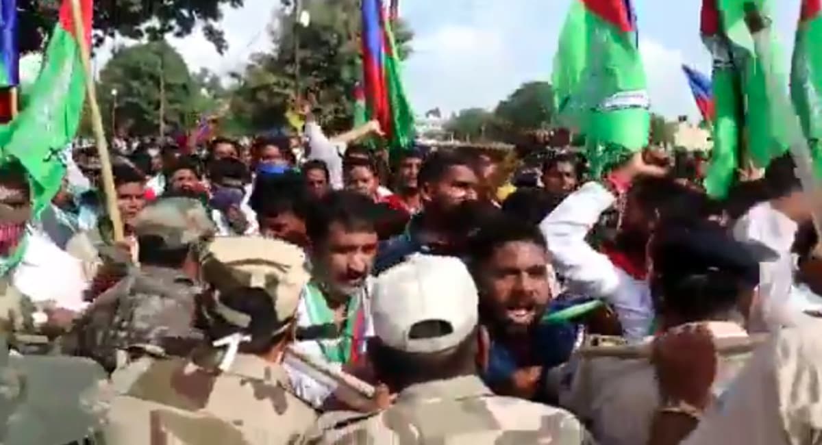 झारखंड CMO का घेराव करने निकले आजसू कार्यकर्ताओं पर लाठी चार्ज,पिछड़ों को 27% आरक्षण देने की मांग