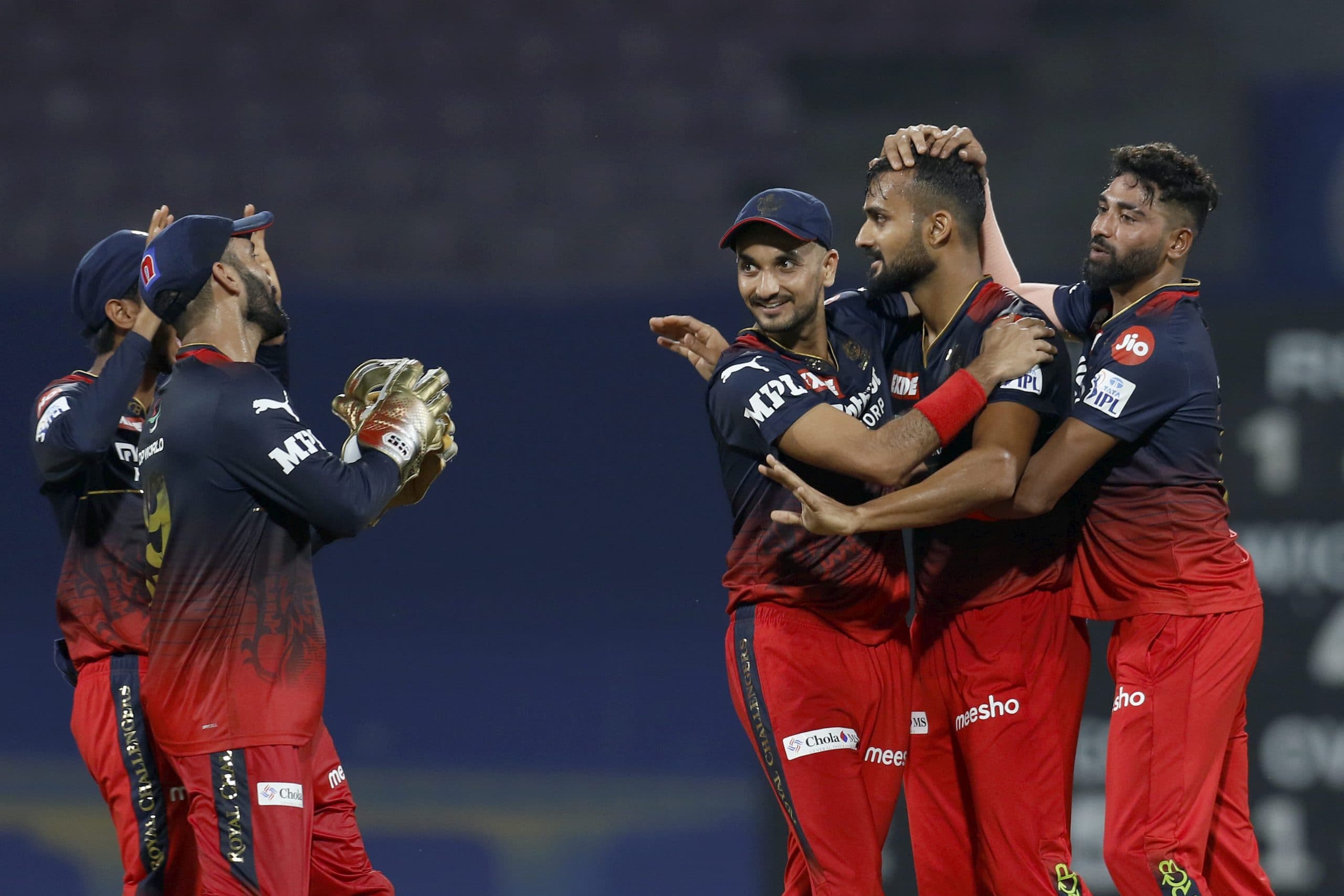 KKR vs RCB, IPL 2022: हसरंगा की फिरकी का जादू, बैंगलोर ने केकेआर को 3 विकेट से हराया