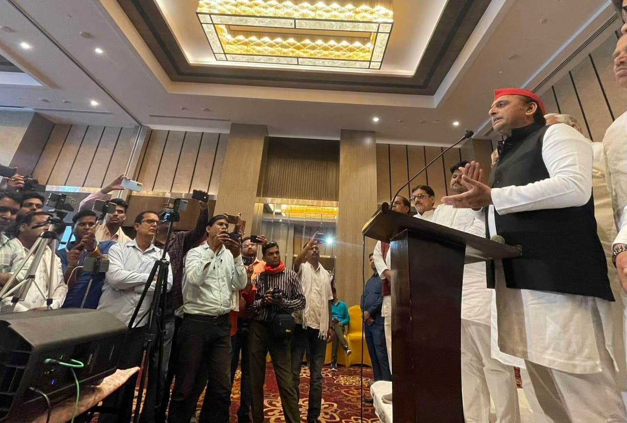 चाचा शिवपाल यादव के बेनामी तंज पर भतीजे अख‍िलेश यादव ने दी सलाह, प्रदेश की योगी सरकार पर भी किया 'प्रहार'