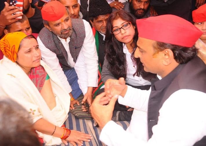 सपा सुप्रीमो अखिलेश यादव ने किया अमन त्रिपाठी हत्याकांड की CBI जांच का वादा, योगी सरकार को कहा गूंगा-बहरा