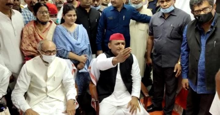 Twitter पर 'गोडसे जिंदाबाद' ट्रेंड होने से बिफरे अखिलेश यादव, बोले- ये लोग राष्ट्रवादी नहीं हो सकते