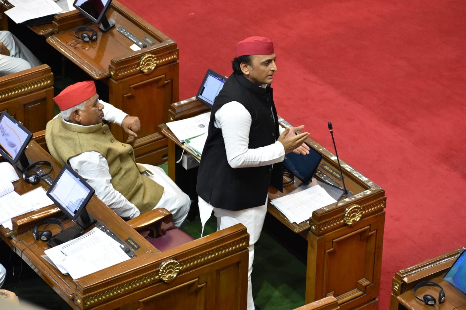 UP Budget Session: सपा प्रमुख अखिलेश यादव ने कानून-व्यवस्था पर यूपी सरकार को घेरा, CM योगी ने दिए जवाब UP Budget Session: सपा प्रमुख अखिलेश यादव ने कानून-व्यवस्था पर यूपी सरकार को घेरा, CM योगी ने दिए जवाब