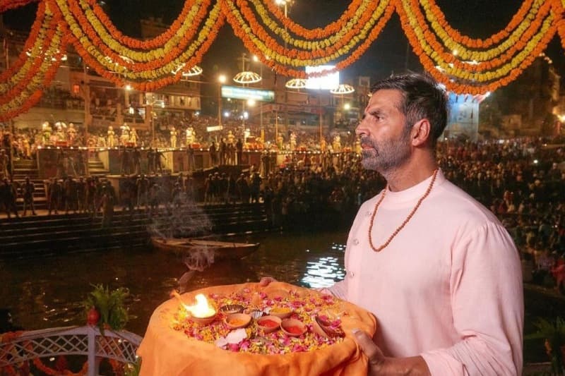 Samrat Prithviraj: बाबा काशी विश्वनाथ के दर पर पहुंचे अक्षय कुमार, एक्टर ने गंगा में लगाई डुबकी, VIDEO