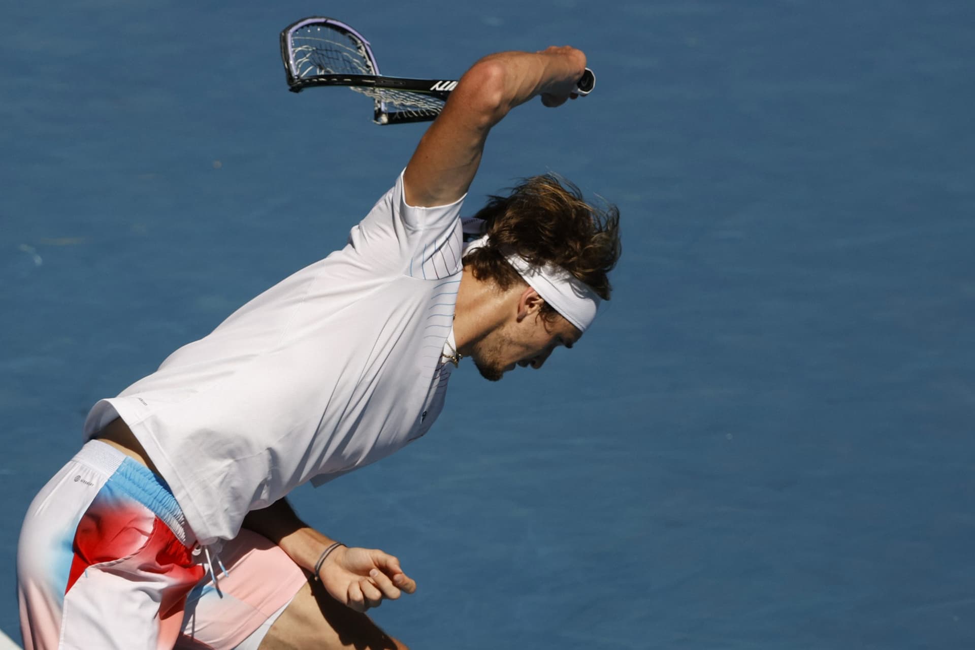 Australian Open: मैच हारने के बाद एलेक्जेंडर ज्वेरेव ने पटक-पटक कर तोड़ डाला टेनिस रैकेट, वीडियो वायरल