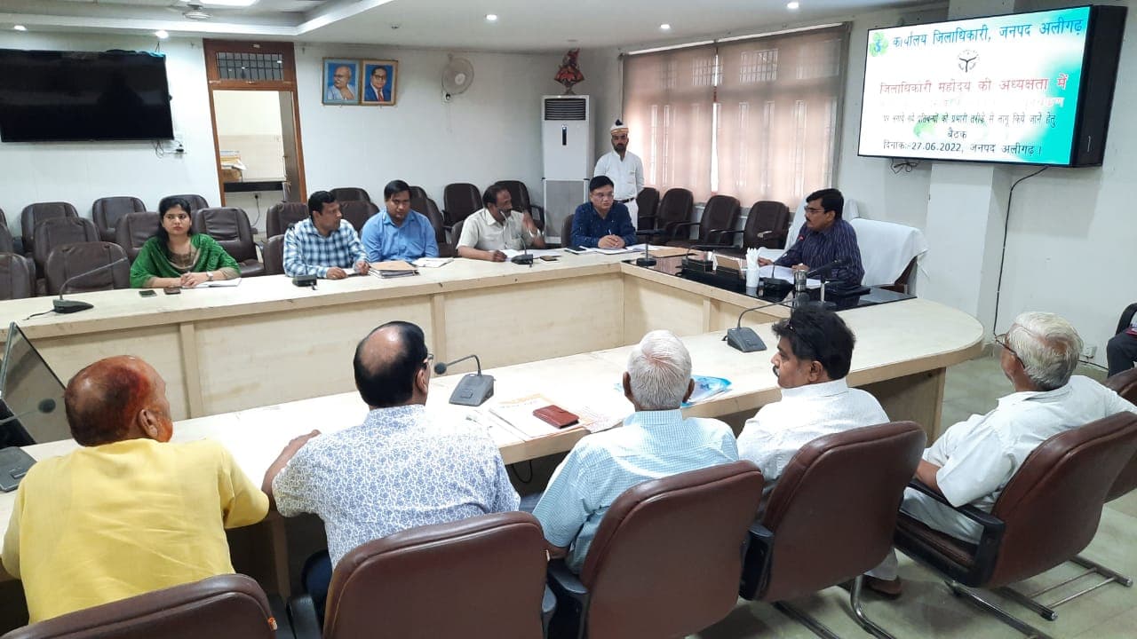 अलीगढ़ की दुकानों से 3 दिन में सिंगल यूज प्लास्टिक हटाने के निर्देश, ऐसा न करने पर होगी 5 साल की जेल